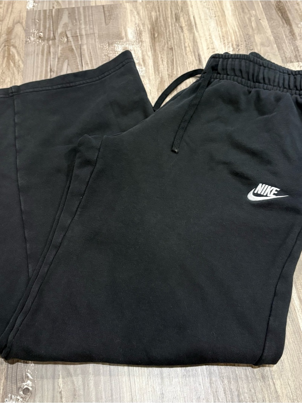 Nike Women's Nike Sportswear Club Fleece Wide Leg Sweatpants Size M